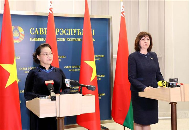 越南国会主席阮氏金银和白俄罗斯上院主席会见记者 ảnh 2 越南国会主席阮氏金银和白俄罗斯上院主席会见记者 ảnh 2