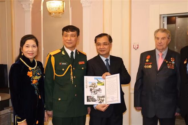 越南人民军建军75周年纪念典礼暨2019年越南国防白皮书公布仪式在乌克兰举行 ảnh 2 越南人民军建军75周年纪念典礼暨2019年越南国防白皮书公布仪式在乌克兰举行 ảnh 2