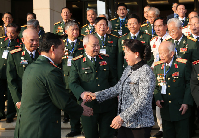 越南国会主席阮氏金银会见特工部队老兵 ảnh 2 越南国会主席阮氏金银会见特工部队老兵 ảnh 2