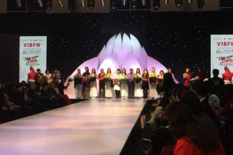 2019年越南国际服装展吸引国内许多知名服装品牌参加 ảnh 1 2019年越南国际服装展吸引国内许多知名服装品牌参加 ảnh 1