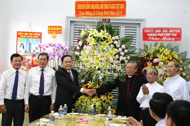 2019年圣诞节：陈青敏看望慰问得乐省和芹苴市天主教同胞 ảnh 2