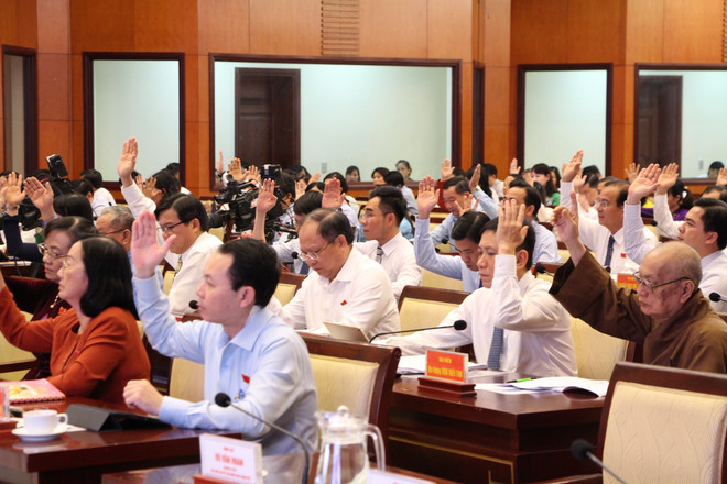 胡志明市人民议会第17次会议闭幕：全市上下团结一心 下决心完成各既定目标任务 ảnh 3