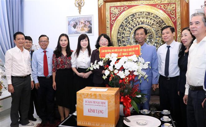 越南党和国家领导人看望慰问天主教信教群众 ảnh 1 越南党和国家领导人看望慰问天主教信教群众 ảnh 1