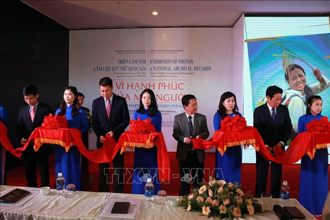 保护和促进人权成就展在大叻市举行 ảnh 1 保护和促进人权成就展在大叻市举行 ảnh 1