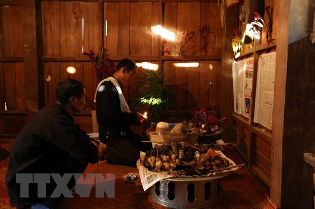 奠边省贡族人兴高采烈过鸡冠花节 ảnh 2