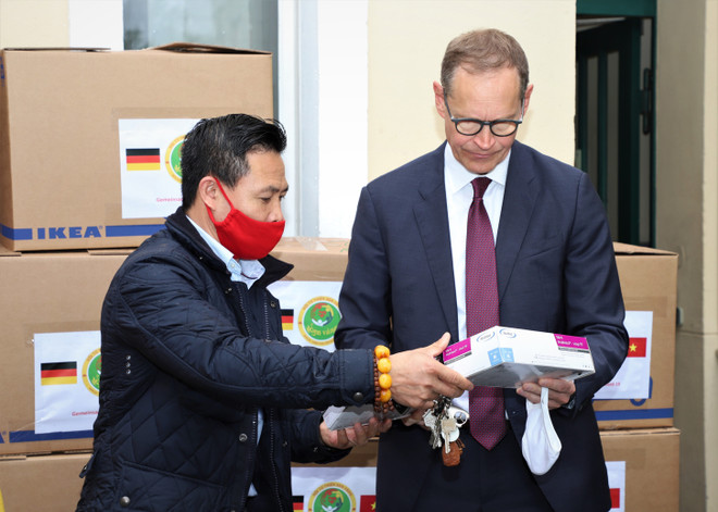 德国柏林市市长高度评价旅德越南人的慈善活动 ảnh 1 德国柏林市市长高度评价旅德越南人的慈善活动 ảnh 1