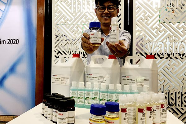 越南自主研制的DrOH免洗洗手液走出国门 ảnh 1 越南自主研制的DrOH免洗洗手液走出国门 ảnh 1