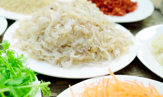 明州岛乡的美食：水母沙拉 ảnh 1