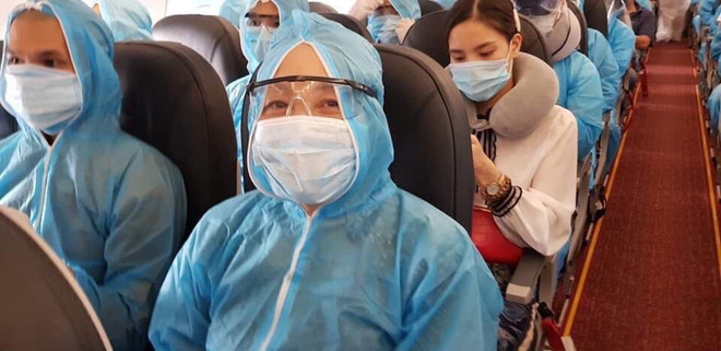 越南公民乘坐越捷航空公司的航班从缅甸回国 ảnh 2 越南公民乘坐越捷航空公司的航班从缅甸回国 ảnh 2