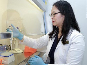 岘港市女博士研制的多级水过滤器为社区做出贡献 ảnh 1