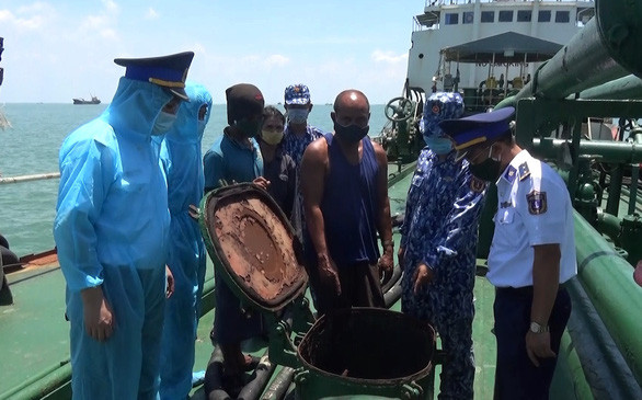 越南海警第三区司令部破获一起外籍船只非法运输170万升柴油案件 ảnh 2  越南海警第三区司令部破获一起外籍船只非法运输170万升柴油案件 ảnh 2