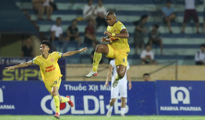 越南足球重回正轨 首场比赛迎来万余名球迷进场观看 ảnh 3