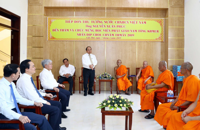 政府总理阮春福走访南宗高棉佛教学院 ảnh 2