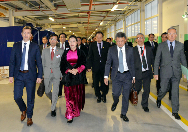 阮氏金银出席空客客机交付仪式和FPT驻法国代表处开业仪式 ảnh 2 阮氏金银出席空客客机交付仪式和FPT驻法国代表处开业仪式 ảnh 2