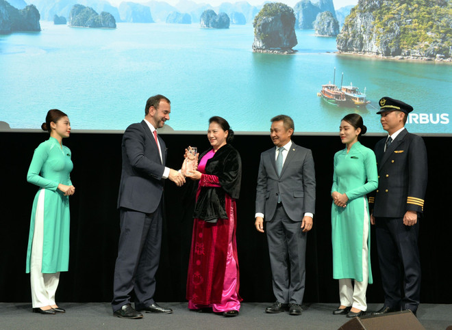 阮氏金银出席空客客机交付仪式和FPT驻法国代表处开业仪式 ảnh 1 阮氏金银出席空客客机交付仪式和FPT驻法国代表处开业仪式 ảnh 1