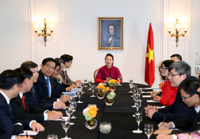 阮氏金银与越南全球领导者论坛组委会举行会面 ảnh 1