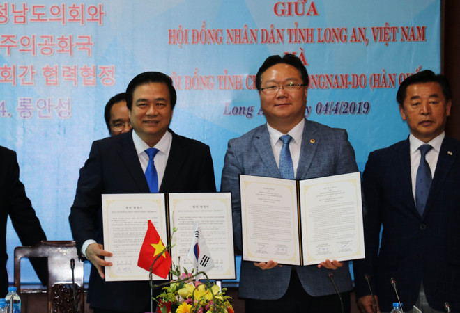 越南隆安省与韩国忠清南道签署合作协议 ảnh 1 越南隆安省与韩国忠清南道签署合作协议 ảnh 1