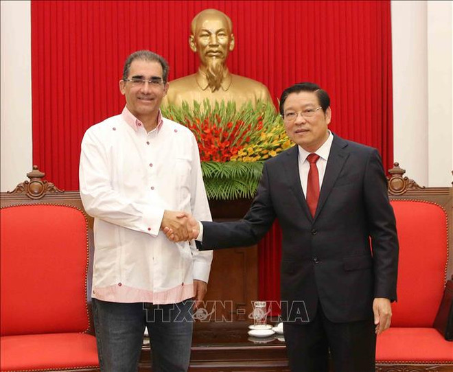 越共中央内政部部长潘廷镯会见巴拿马民族独立联盟代表团 ảnh 1 越共中央内政部部长潘廷镯会见巴拿马民族独立联盟代表团 ảnh 1