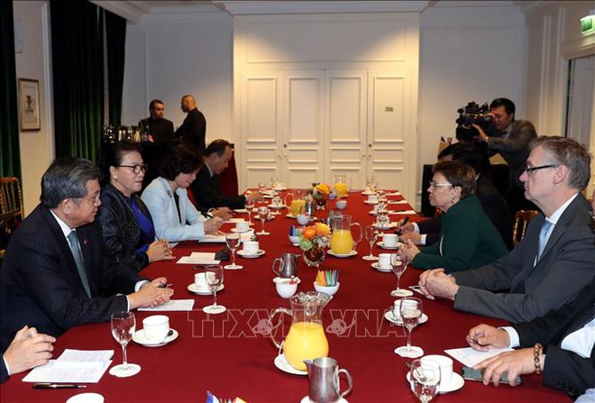 阮氏金银会见法国赛峰集团领导 ảnh 1 阮氏金银会见法国赛峰集团领导 ảnh 1