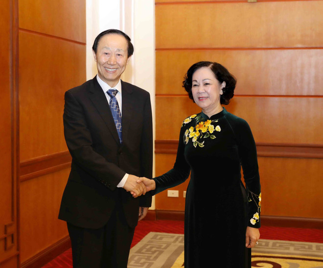 越共中央民运部部长张氏梅会见中国宋庆龄基金会主席王家瑞 ảnh 1