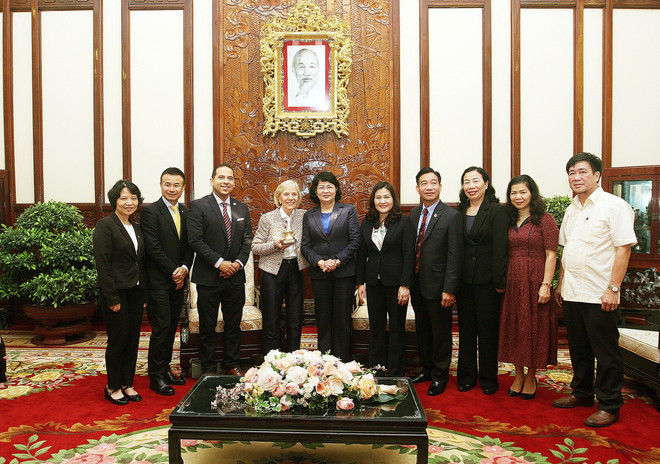 国家副主席邓氏玉盛会见微笑行动组织领导 ảnh 2 国家副主席邓氏玉盛会见微笑行动组织领导 ảnh 2