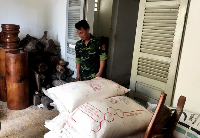 从柬埔寨私运到越南的大量产品被收缴 ảnh 1