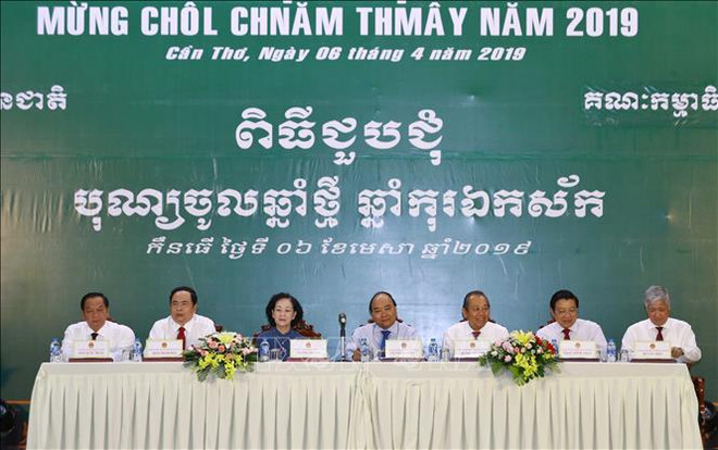 越南政府总理阮春福出席高棉族2019传统新年见面会 ảnh 2 越南政府总理阮春福出席高棉族2019传统新年见面会 ảnh 2