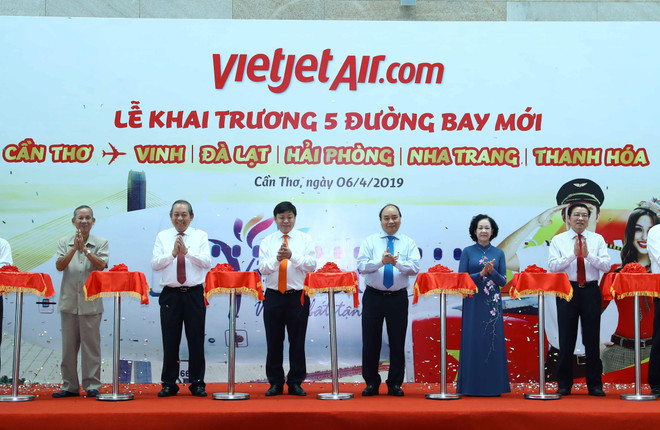 越南政府总理阮春福出席越捷五条新航线开通仪式 ảnh 1 越南政府总理阮春福出席越捷五条新航线开通仪式 ảnh 1