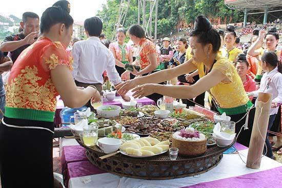 山区集市是“越南民族特色”月的活动亮点 ảnh 2 山区集市是“越南民族特色”月的活动亮点 ảnh 2