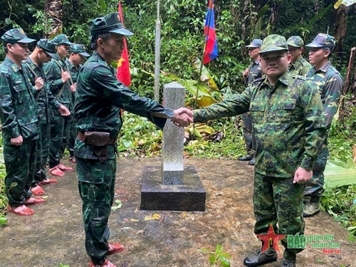 越老两军开展边境联合巡逻活动 ảnh 3
