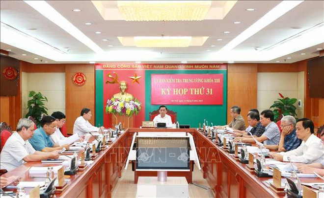 越共中央检查委员会:建议政治局审议给予槟知省委书记和得农省委常务书记党纪处分 ảnh 1 越共中央检查委员会:建议政治局审议给予槟知省委书记和得农省委常务书记党纪处分 ảnh 1
