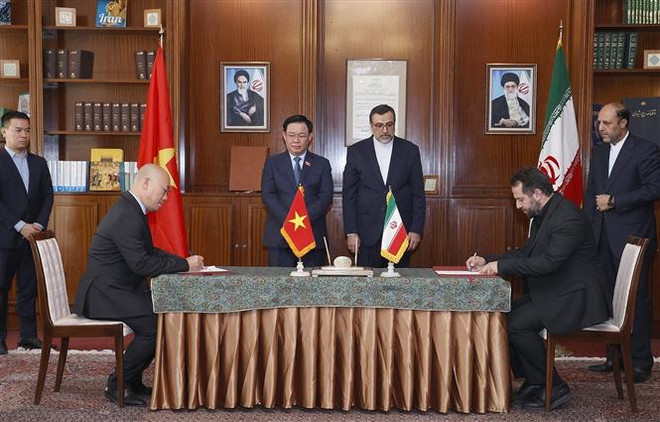  越南国会主席王廷惠圆满结束出席AIPA-44和访问印尼、伊朗两国之行 ảnh 4