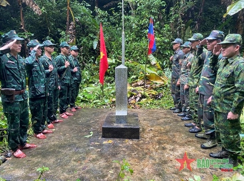 越老两军开展边境联合巡逻活动 ảnh 1