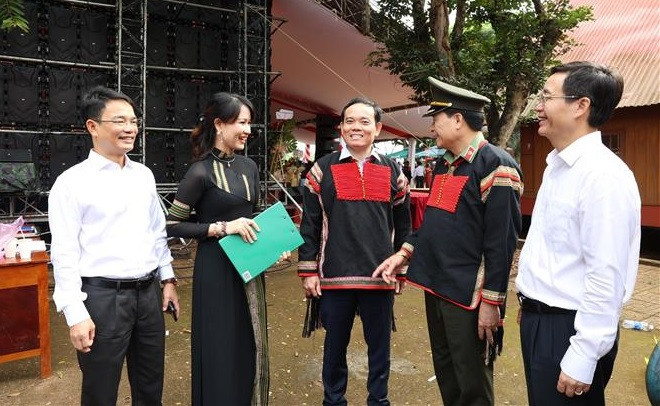 越南政府副总理陈流光出席得乐省全民保卫祖国安全日活动 ảnh 1 越南政府副总理陈流光出席得乐省全民保卫祖国安全日活动 ảnh 1