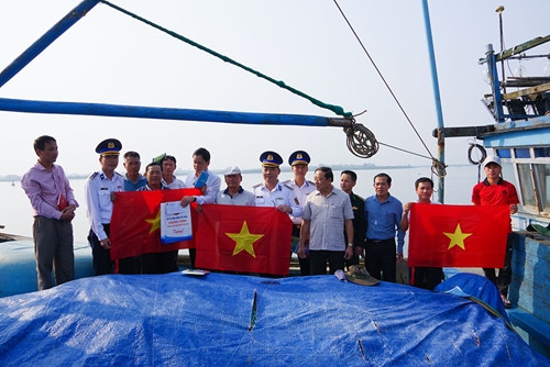 越南海警加强打击IUU高峰活动 ảnh 1 越南海警加强打击IUU高峰活动 ảnh 1