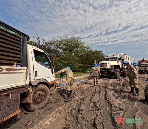 越南二号工兵队在阿卜耶伊的首批任务 ảnh 2 越南二号工兵队在阿卜耶伊的首批任务 ảnh 2