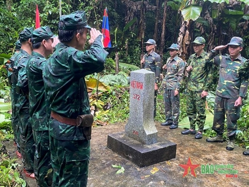 越老两军开展边境联合巡逻活动 ảnh 4