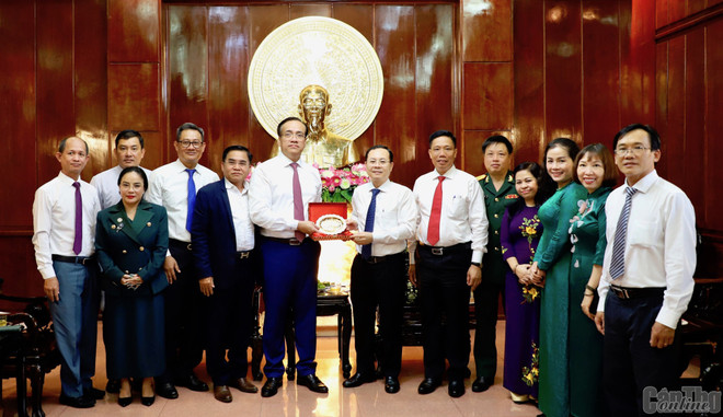 越南与柬埔寨加强地方间的团结关系 ảnh 1 越南与柬埔寨加强地方间的团结关系 ảnh 1