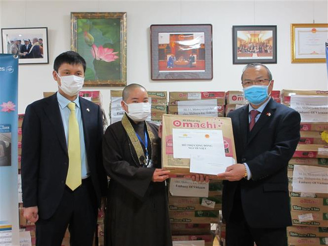 越南驻日本大使馆和越航驻日代表机构为受新冠肺炎疫情影响的越南人提供援助 ảnh 1 越南驻日本大使馆和越航驻日代表机构为受新冠肺炎疫情影响的越南人提供援助 ảnh 1