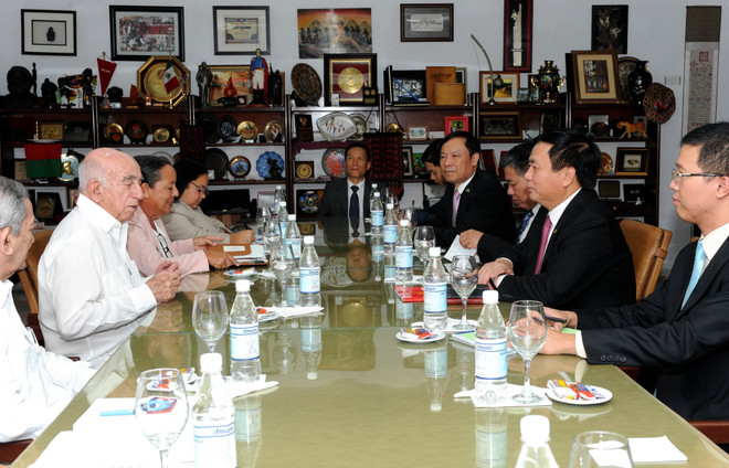古巴共产党中央委员会第二书记会见越南共产党代表团一行 ảnh 1