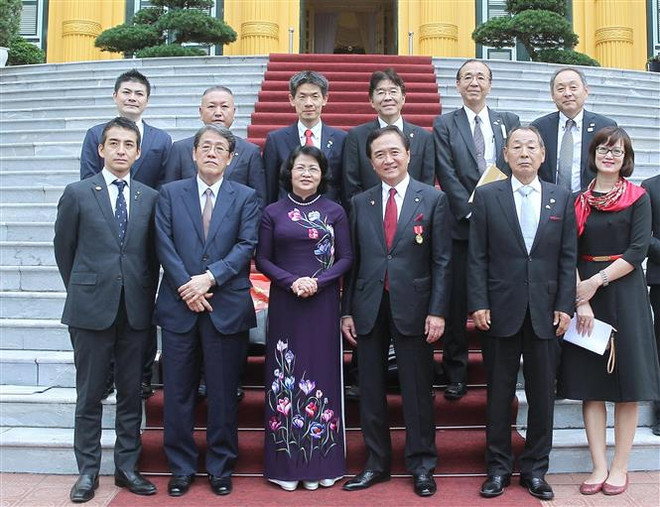 邓氏玉盛会见日本神奈川县代表团 ảnh 2 邓氏玉盛会见日本神奈川县代表团 ảnh 2