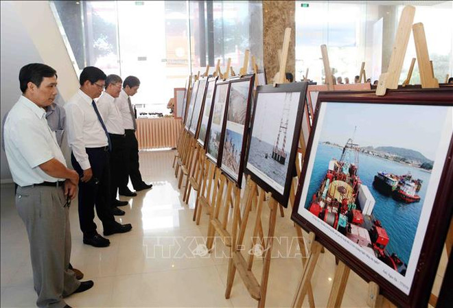 “祖国海洋岛屿”图片展在岘港开展 ảnh 2 “祖国海洋岛屿”图片展在岘港开展 ảnh 2