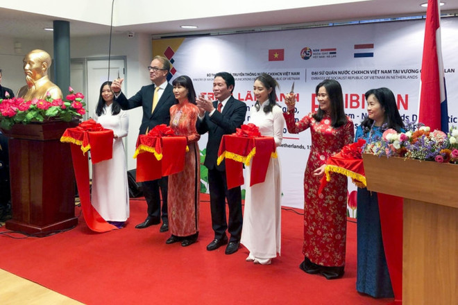 庆祝越荷建交45周年图片展在荷兰举行 ảnh 1