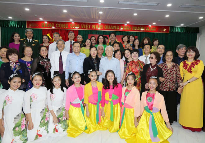越共中央总书记、国家主席阮富仲出席河内市二征夫人郡全民族大团结日活动 ảnh 1