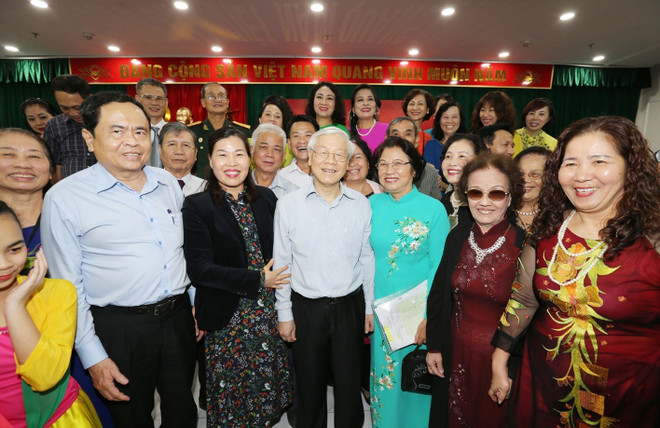 越共中央总书记、国家主席阮富仲出席河内市二征夫人郡全民族大团结日活动 ảnh 2