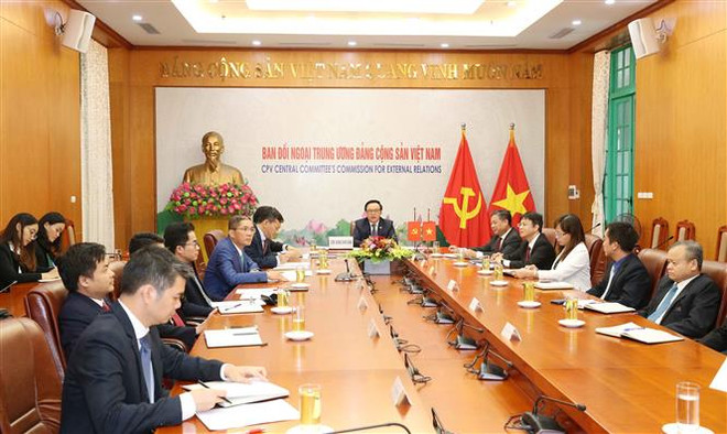 越共中央对外部部长与老挝革命人民党中央对外联络部部长举行视频会谈 ảnh 1 越共中央对外部部长与老挝革命人民党中央对外联络部部长举行视频会谈 ảnh 1