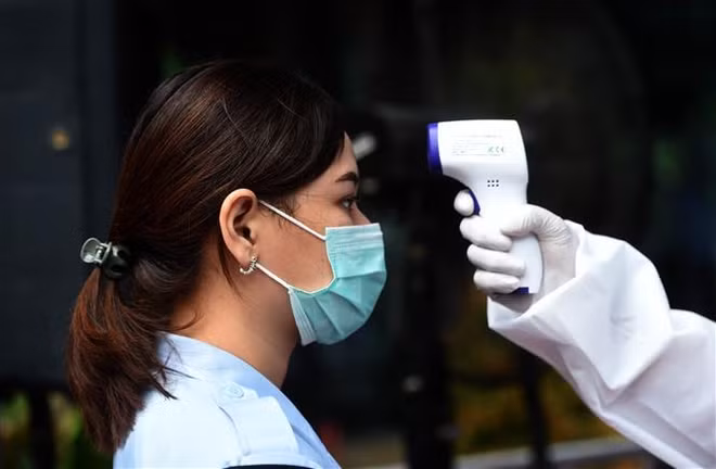 新冠肺炎疫情：越南全国治愈病例超过确诊病例的一半 ảnh 1