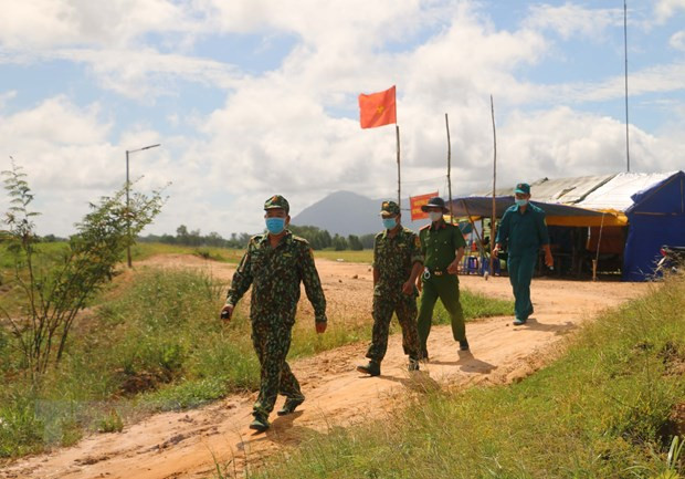 老街省边防部队向中方移交3名非法入境人员 ảnh 1