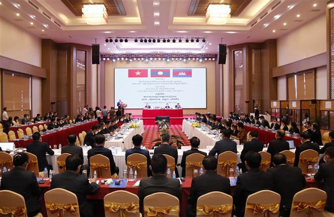 第六次越老柬三国边境各省法院会议在老挝召开 ảnh 1 第六次越老柬三国边境各省法院会议在老挝召开 ảnh 1