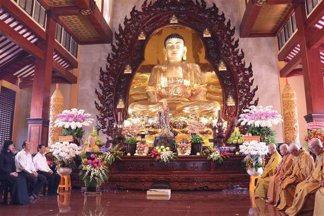 胡志明市为抗疫牺牲烈士和逝世同胞举行大型超度法会 ảnh 2 胡志明市为抗疫牺牲烈士和逝世同胞举行大型超度法会 ảnh 2